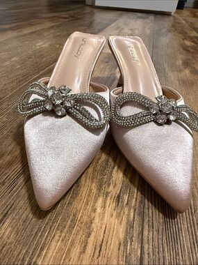 UNILADY Blush Satin Pointed Toe Mule with Crystal Bow Accent